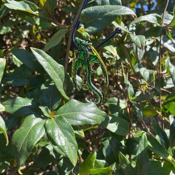 Renaissance Dragon Brooch Green & Yellow Gold Tone Engraved details folded wings - Picture 4 of 4